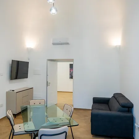 Dimora Del Corso 3* מנפרדוניה