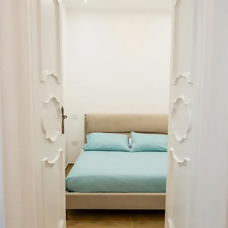 Dimora Del Corso מלון דירות מנפרדוניה