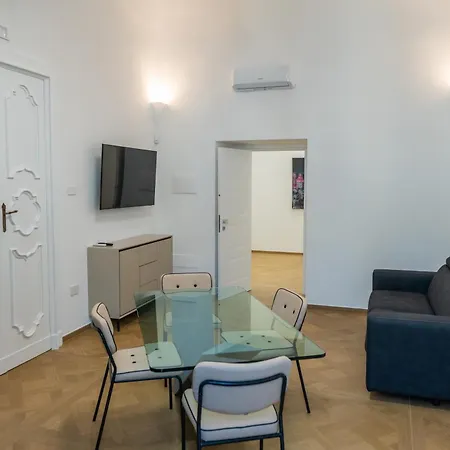 Dimora Del Corso 아파트호텔 만프레도니아